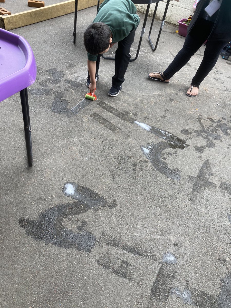 DosbarthSilver's tweet photo. Some fantastic Big Maths practise in the outdoor area today! https://t.co/hExu8Ael4M