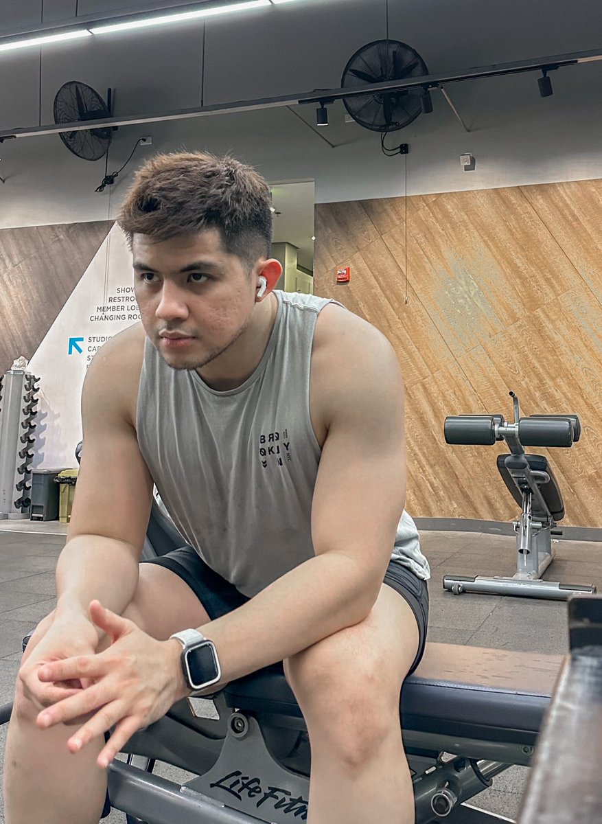 chrislawrencesc's tweet image. Art vs artist #artph