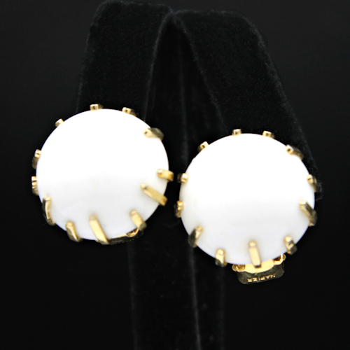 White and goldtone... Summer at its classiest! bit.ly/3d2xGw3 #jewelry #clipon #earrings #designer #signed #Napier #summerstyle