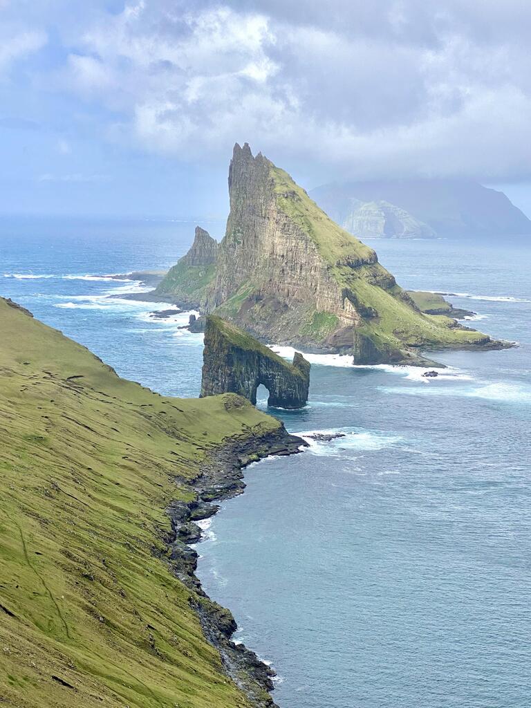 CranfordsRefrig's tweet image. Drangarnir, Faroe Islands [OC] [3024x4032] ift.tt/aF8sHWY #Beauty