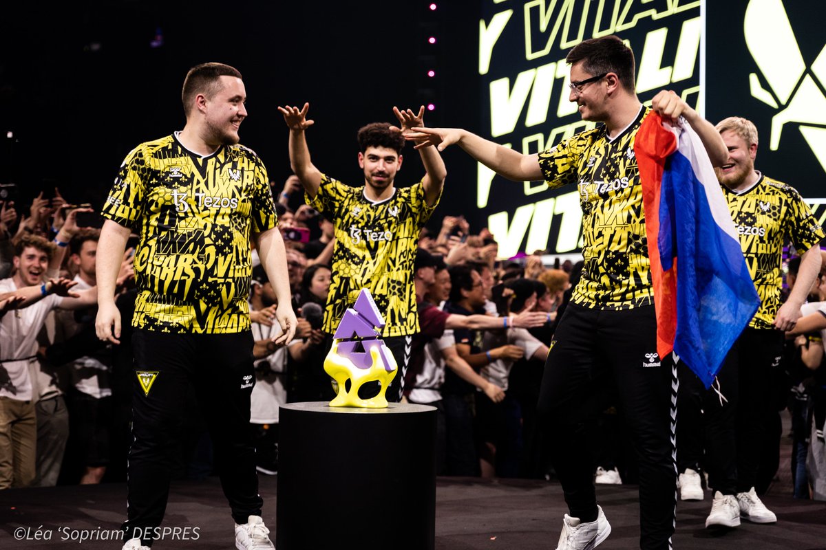 Sopriam_'s tweet photo. [PHOTOS #BLASTTVMajor - PARIS 2023] 📸

Merci à tous ceux qui prendront le temps de RT x💛ou même juste de regarder l'aboutissement de ces 14 jours de travail..

Votre soutien et vos retours sont vraiment très importants pour moi  🫶  MERCI, MERCI, MERCI 

https://t.co/7bIUOlCauu https://t.co/BtcJ0EU0hJ
