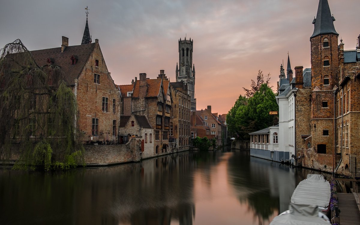 govesitora's tweet photo. "Step into a fairytale in Bruges, Belgium! With its enchanting canals and medieval architecture, this picturesque city is a true gem. Book your next adventure now at Vesitora and experience the magic of Bruges. #Bruges #Belgium #Travel" https://t.co/yC7NrZnLtQ