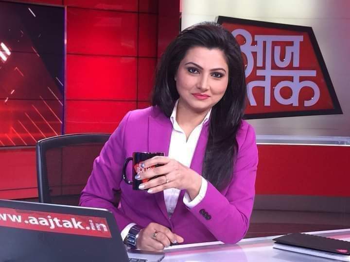 INDVivekPandey_'s tweet photo. स्वराज इंडिया के योगेंद्र यादव / सलीम द्वारा टीवी डिबेट में ब्राह्मण के विरुद्ध आपत्तिजनक टिप्पणियां करना, @aajtak की #एंकर चित्रा त्रिपाठी जी को बार बार ब्राह्मण होने का एहसास कराना और ब्राह्मण समुदाय को गोरे लोगों के समानांतर बताना घोर निंदनीय है। 

चित्रा त्रिपाठी जी को सोशल मीडिया पर ट्रोल किया जा रहा है जो की शत प्रतिशत  गलत है!!
@chitraaum
 #supportchitratripathi