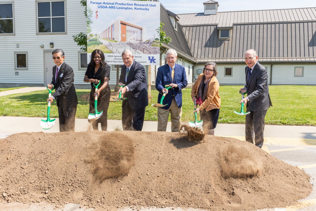 universityofky's tweet photo. Earlier today, @UKYpres – along with @LeaderMcConnell, @SecVilsack, other @USDA officials and @UKAgriculture Dean Nancy Cox – participated in a groundbreaking ceremony for a new $65.9 million Forage Animal Production Lab on our campus.

Read more → https://t.co/khwQ6nzLbj https://t.co/rKlUCxCTtW