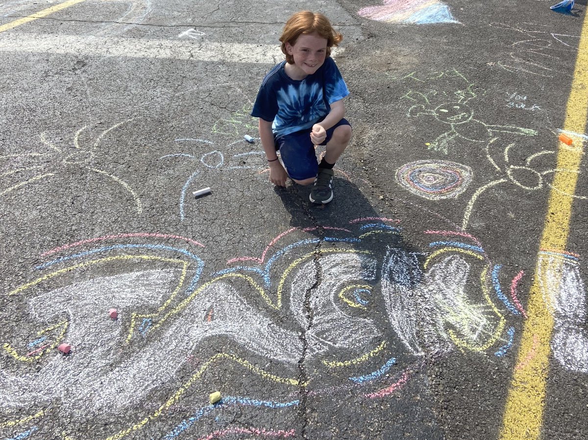 More Field Day fun for 3MO at the sidewalk chalk station!! #IHPromise @IHSchools @IHElementary