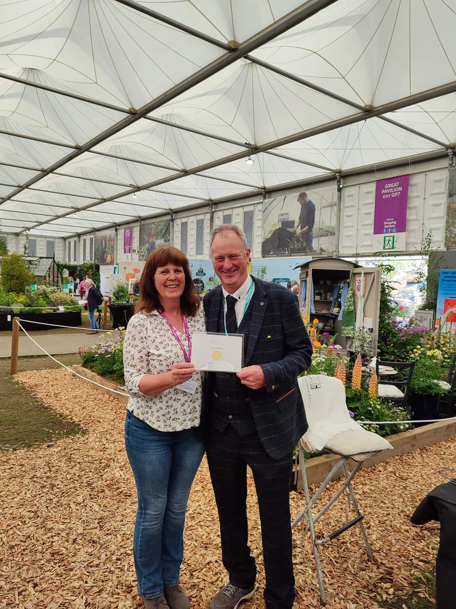 ShowAmateur's tweet photo. Congratulations to Barry and the team. You've done Stoke-on-Trent proud. Gold on your first attempt at #chelseaflowershow2023 @ProctorsNursery @GardenNewsmag @geraldstratfor3 @GiantVeg @GWmag @medwynsofangles @veggrowerlee https://t.co/swHleKsq8a