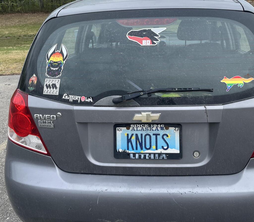 furry_irl bot tweet media