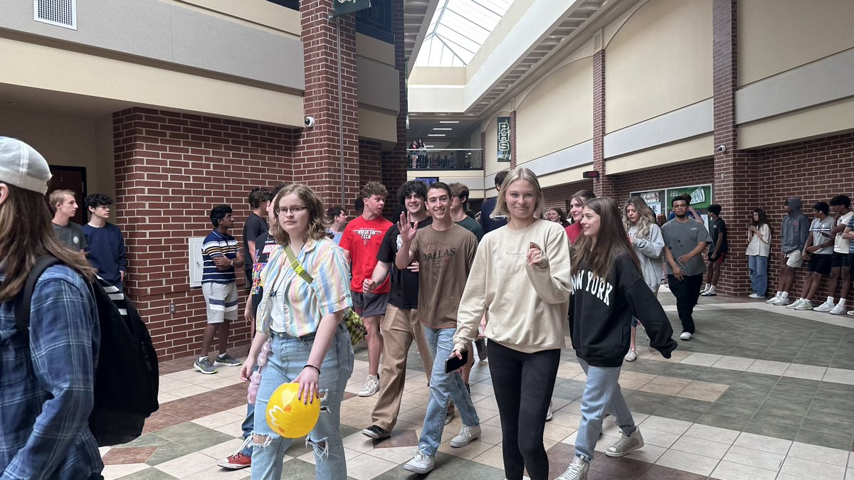 PHSCulinary's tweet photo. And off they go out into the world! Congratulations PHS seniors! #phsconnectandgrow @ProsperHS @prosperCTE @BbqProsper @UTexas35 https://t.co/0HcrMx8kLQ