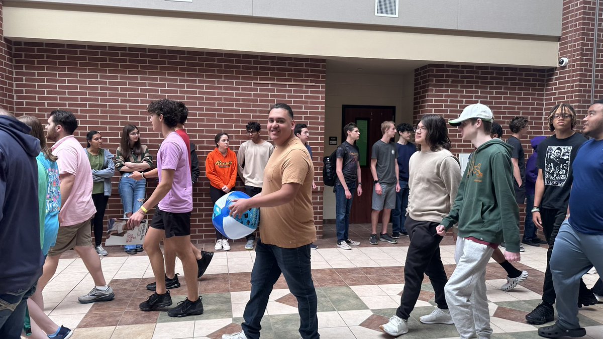 PHSCulinary's tweet photo. And off they go out into the world! Congratulations PHS seniors! #phsconnectandgrow @ProsperHS @prosperCTE @BbqProsper @UTexas35 https://t.co/0HcrMx8kLQ