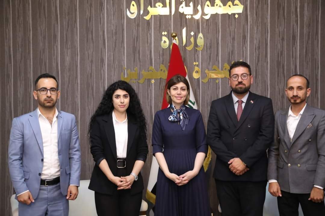 The Minister of Migration and Displacement, Ms. @EvanGabro, met with a number of civil activists from Sinjar, at the ministry's headquarters in the capital, Baghdad.  During the meeting, they discussed the return of the #Yazidi families displaced from the camps of the Kurdistan…