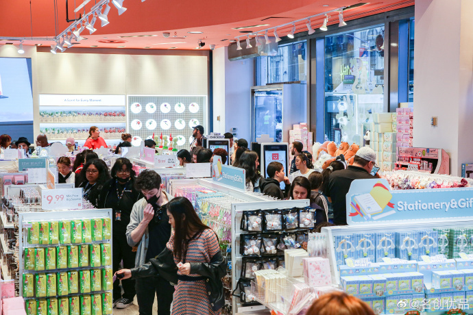 MicWonderland's tweet photo. MINISO becomes first Chinese brand to land in Times Square https://t.co/Vs7vMlO25n #chinainsights #chinabusiness https://t.co/EfGTIZSYJf