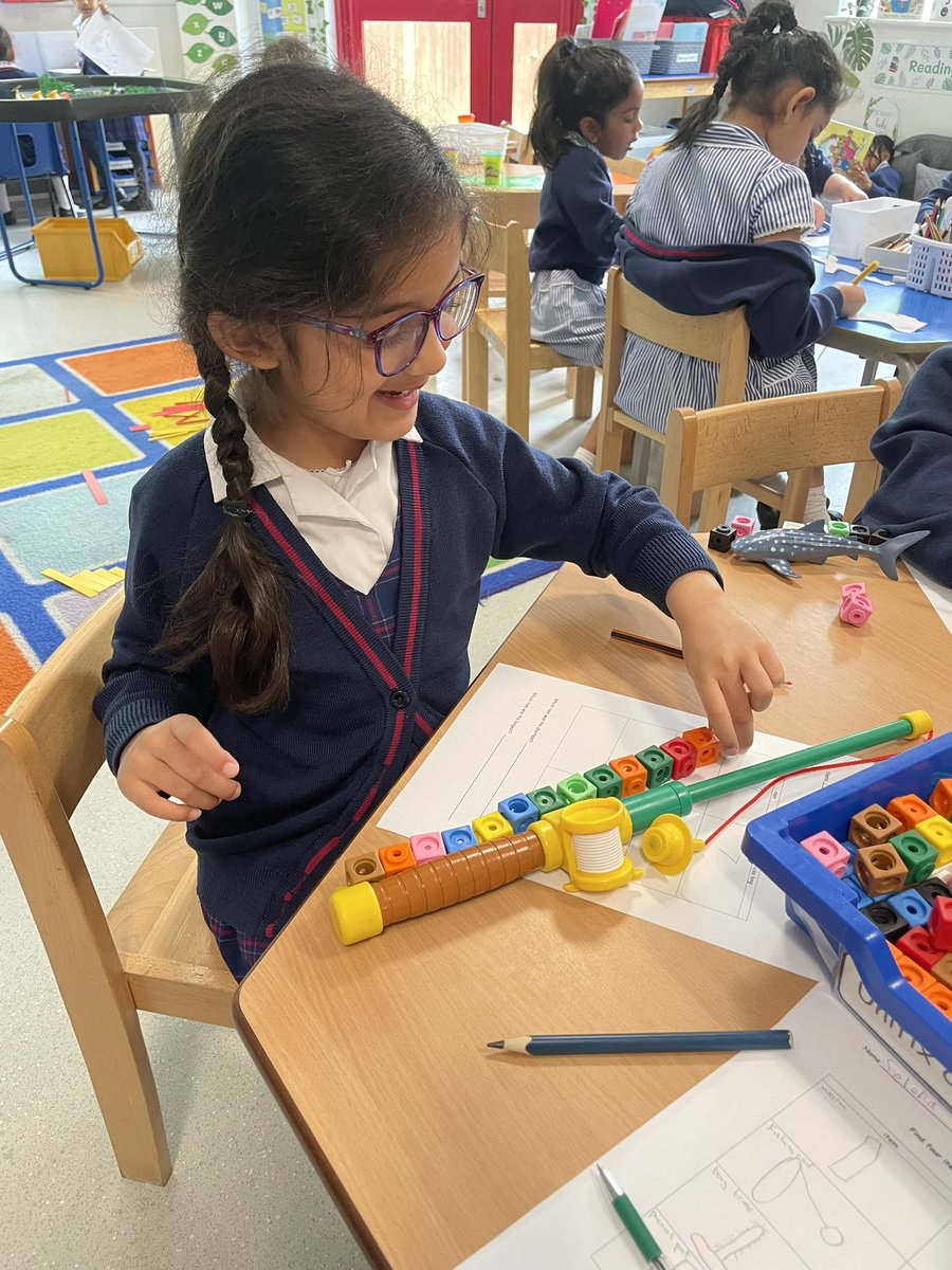 NWCEarlyYears's tweet photo. We have been busy measuring in Reception today. We made our very own ‘Superworms’ and had to find items longer and shorter than our worms! Thank you #juliadonaldson for inspiring us with your wonderful book. #maths #EYFS #welovemaths https://t.co/FDHTJZkUIV