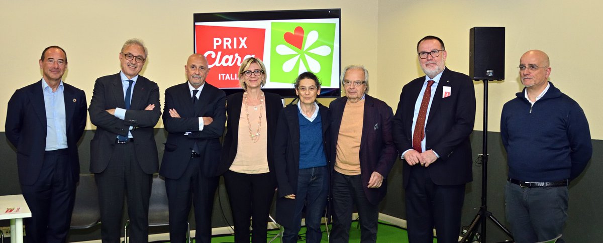 IlPortico_'s tweet photo. Al @SalonedelLibro abbiamo presentato alcune novità di EDB e Marietti1820, tra cui il prestigioso premio francese per ragazzi @PrixClara. «Siamo orgogliosi di portare in Italia un premio rivolto alle generazioni cui spetta costruire il futuro»,  ha dichiarato @albertomelloni https://t.co/QGe7X6Q883