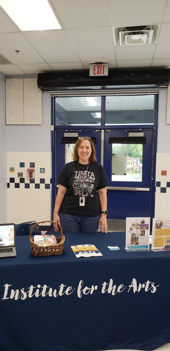 Did you get a chance to meet the amazing Mrs. McCall at <a href="/silverbrookelem/">Silverbrook ES</a> Art show?! Many parents and students did and had the opportunity to check out our schedule and catalog in person! If you love IFTA &amp;EIFTA, please RT and tell a friend!
