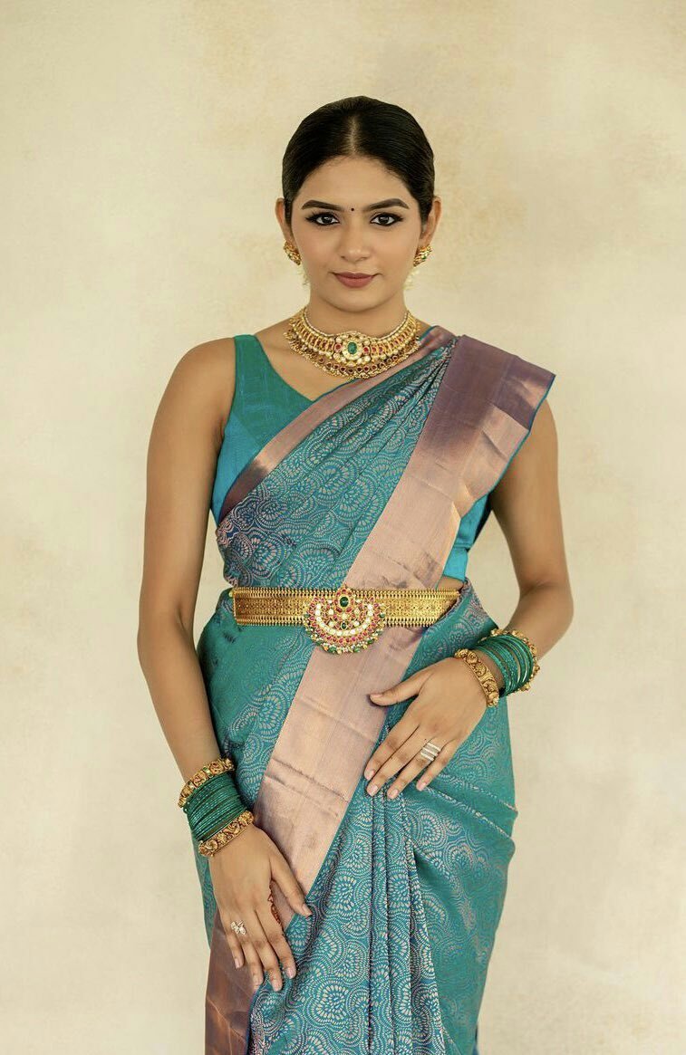 Actress Aditi Shankar latest photoshoot pic 💚

#VisualDrops #actress #AditiShankar @AditiShankarofl #photoshoot