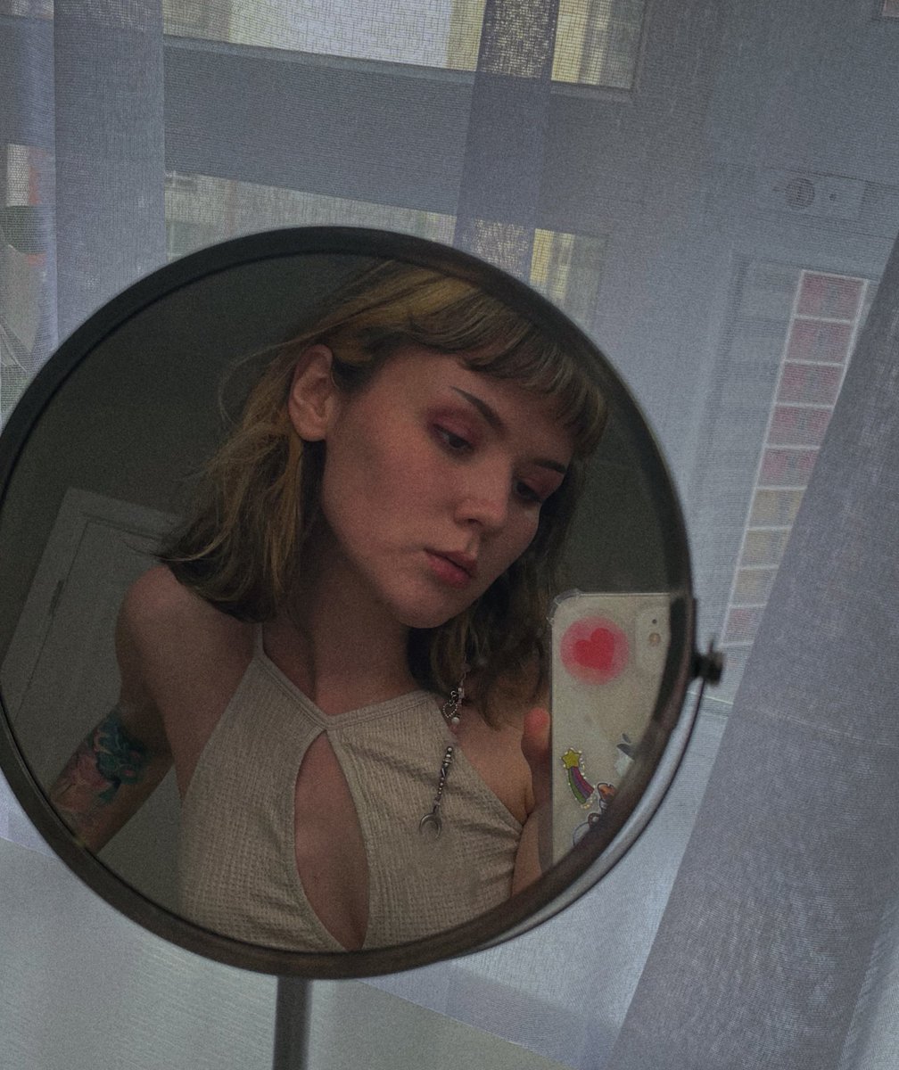 хотелось выгулять этот топ на свидании, но выгуляла на прогулке с подружкой (что тоже неплохо!)