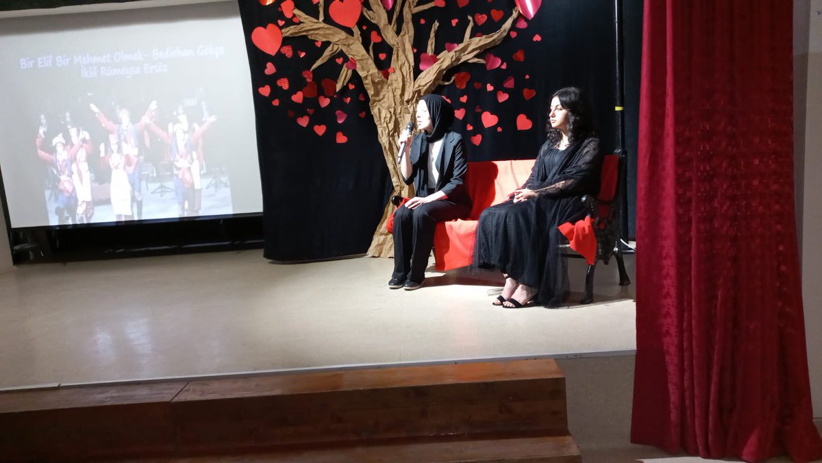 pursaklarmtal's tweet photo. Sevgi temalı şiir dinletimizmuhteşemdi. Bizleri katılımları ile çokmutlu eden İlçe Müdürü Sayın Mustafa KILIÇLIGİL,Şb MüdürleriMuhsin GÜLER ,Arzu ORAK a teşekkür ediyorum.@prof_mahmutozer @nznsener @myildiz007 @Ertugrulcetin06 @BedriEksi @PursaklarMem @mustafakilicgil @muhsingul https://t.co/2sRFDYL4N7