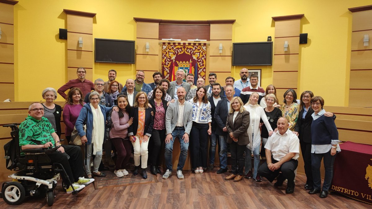 ConchaChapa_'s tweet photo. Ser concejal de distrito te permite estar cerca de las pequeñas cosas, de las que repercuten de forma directa en la vida de la gente

Fue un privilegio serlo de #VillaDeVallecas donde hoy celebramos el último pleno

Gracias a todos por vuestro trabajo para hacer un distrito mejor https://t.co/qrY2FAY9Ks