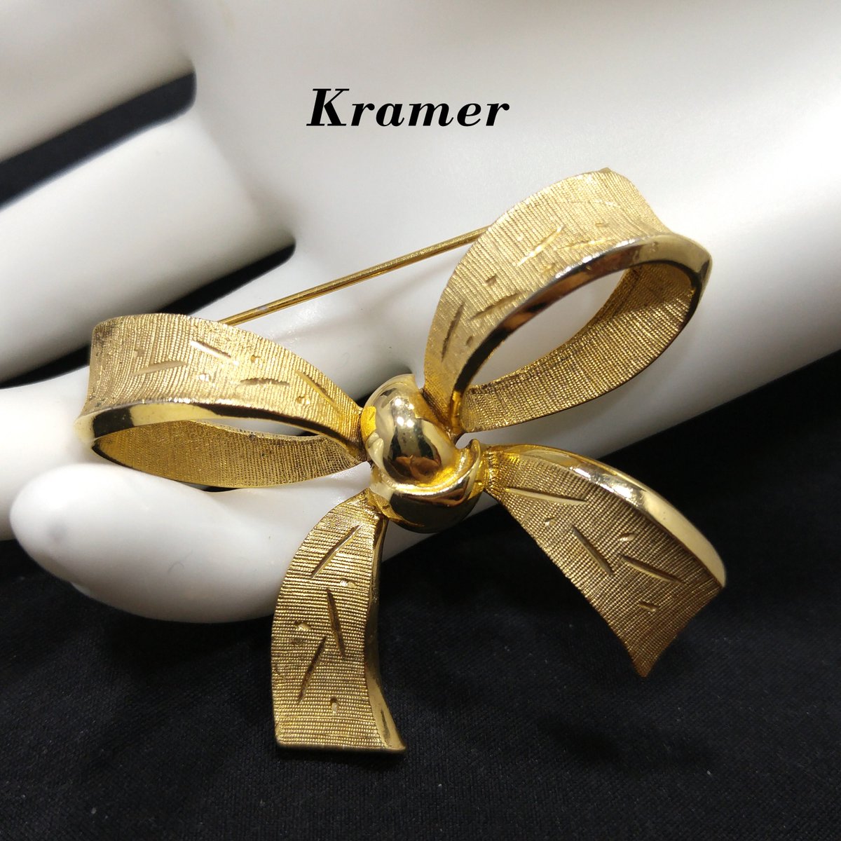 VintageJen896's tweet photo. #etsy shop: Kramer Gold Plated Bow Brooch, Textured Articulated Sash, 1950s Vintage Jewelry https://t.co/nrD4vOhKj3 #gold #women #midcentury #goldplated #bowbrooch #kramerbrooch #kramerjewelry #vintagejewelry #vintagebrooch https://t.co/6CKc5GLO3K