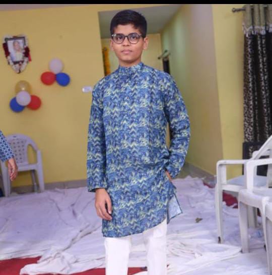 Gbagadi77's tweet photo. *(गुमशुदा)* लापता हैं यह लड़के का नाम*तरुण झवर* 
*S/O मांगीलाल झवर* आज दिनाक 23/5/2023
सुबह 8 बजे के आस पास कॉलेज जाने के लिए निवास स्थान पानमंडी अगापुरा से रैपिडो बाइक गाड़ी*से निकला लेकिन कॉलेज नहीं पहुंचा,गुम शुदा होने की  जानकारी शाहिनायत गंज पोलिस थाने*में दर्ज कराई गई है, https://t.co/MPrMm7JUOq