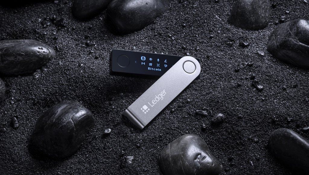 coingecko's tweet image. NEWS: Ledger to delay the launch of its new “Ledger Recover” feature following community backlash.

📰 gcko.io/news