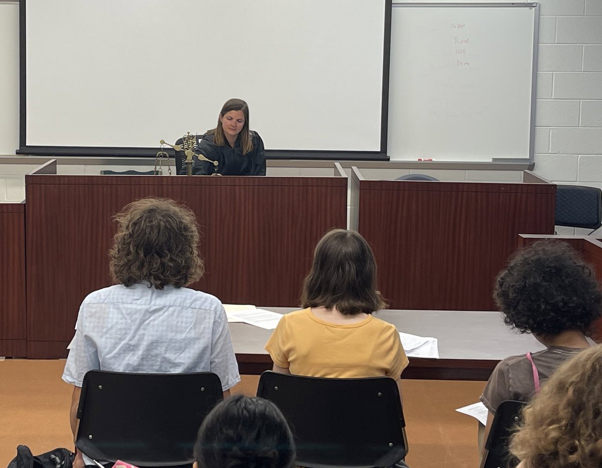 Thank you @SRSeahawksaacps and @AnneArundelCC for partnering to create this awesome mock trial experience! It was a pleasure to sit on the bench! ⚖️@SocStudiesAACPS #civiced @AACountySchools