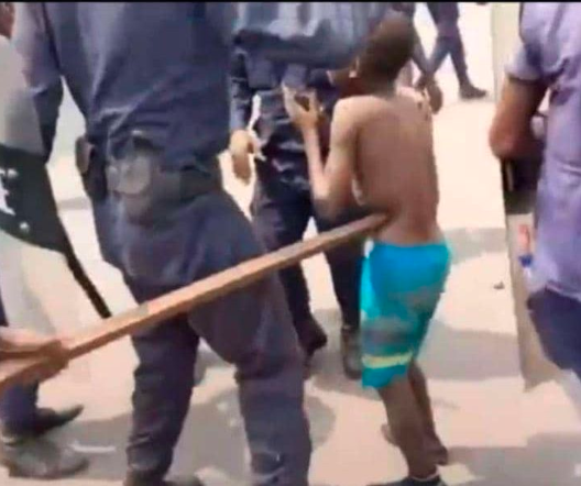 Fdapid2022's tweet photo. La marche de l'opposition à Kinshasa à fait comme si le droit de l'Enfant n'existe pas en RDC. #FDAPID @ffcrdc @SylvieMazambi @innobuchu @BatundiV @TMalira @JbTsongo50782 @arestarko84941 #RDC2023 @UNICEFDRC @Presidence_RDC @DesangesMayenga https://t.co/3CV6oB2eB6