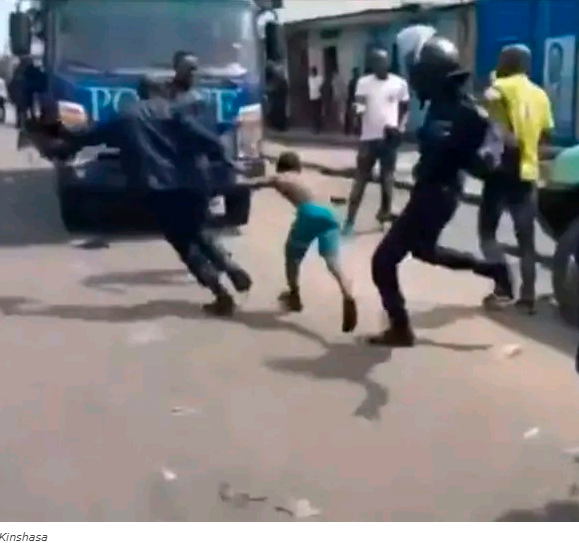 Fdapid2022's tweet photo. La marche de l'opposition à Kinshasa à fait comme si le droit de l'Enfant n'existe pas en RDC. #FDAPID @ffcrdc @SylvieMazambi @innobuchu @BatundiV @TMalira @JbTsongo50782 @arestarko84941 #RDC2023 @UNICEFDRC @Presidence_RDC @DesangesMayenga https://t.co/3CV6oB2eB6