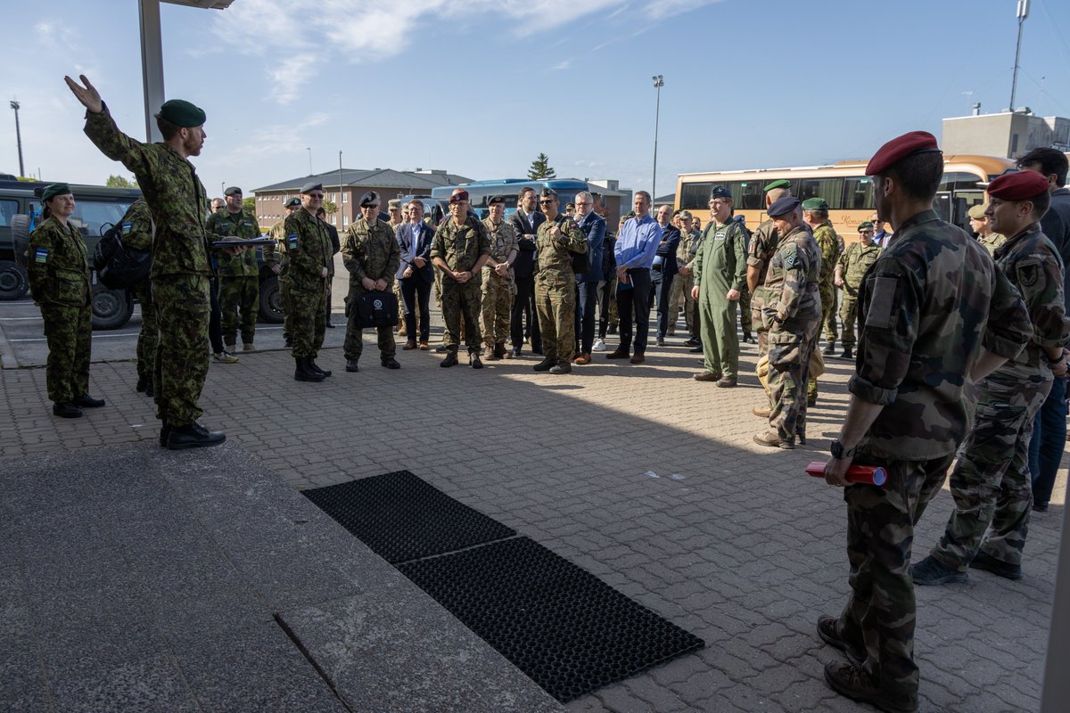 Kaitsevagi's tweet image. Representatives of allies &amp;amp; partners joined us at Tapa Camp, Estonia for Exercise #SpringStorm Distinguished Visitors Day! MG Veiko-Vello Palm and MG Enno Mõts briefed them about gathering and formation of the reservists and exercise command and control. #WeAreAllies #WeAreNATO