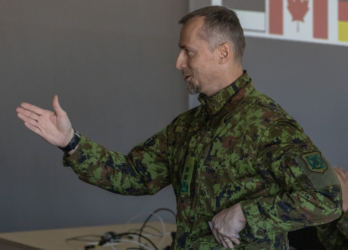 Kaitsevagi's tweet image. Representatives of allies &amp;amp; partners joined us at Tapa Camp, Estonia for Exercise #SpringStorm Distinguished Visitors Day! MG Veiko-Vello Palm and MG Enno Mõts briefed them about gathering and formation of the reservists and exercise command and control. #WeAreAllies #WeAreNATO