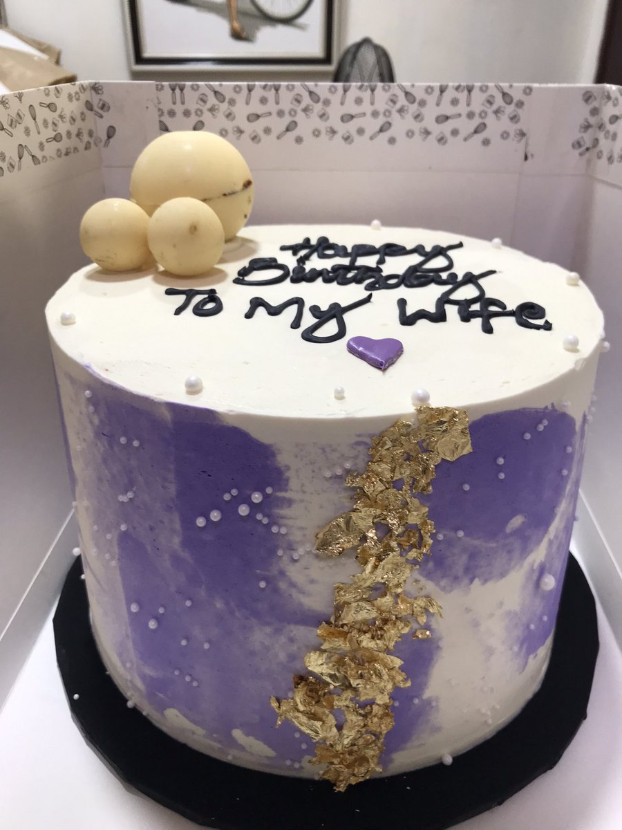 dupesbakery's tweet photo. We made this beautiful cake for an amazing mother and wife in her birthday 💜
.
.
.
#dupesbakery #cakesinlagos #cakesinikeja #buttercreamcakes #birthdaycakes https://t.co/Zs4gceaOsK