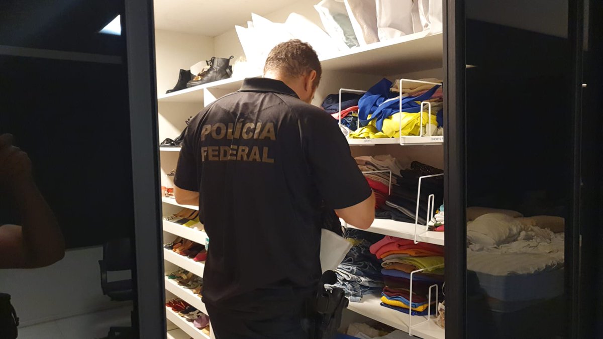 policiafederal's tweet photo. 🚔 #OPERAÇÃOPF | PF investiga desvio de recursos públicos e corrupção em Pernambuco. A Operação Dilúvio contou com 140 policiais federais, além de servidores da @ReceitaFederal e da @CGUonline , e cumpriu 27 mandados de busca e apreensão. 

➡️Saiba mais: https://t.co/i7IARrz4Tf https://t.co/4RR0XCrZ0P