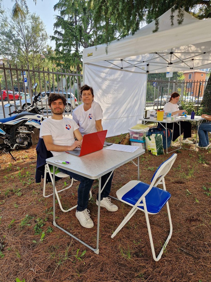 friendly_test's tweet photo. Seconda giornata di test presso la sede dell'Istituto Tecnico Industriale E. Majorana di Seriate nell'ambito delle iniziative della @EuroTestWeek e del progetto #cHIVuoleconoscere.
#BergamoFTC #CheckPointBG #bergamoleavesnoonebehind #AIDS #HIV #Sifilide #HCV #FriendlyTest https://t.co/xK3WmrTzRl