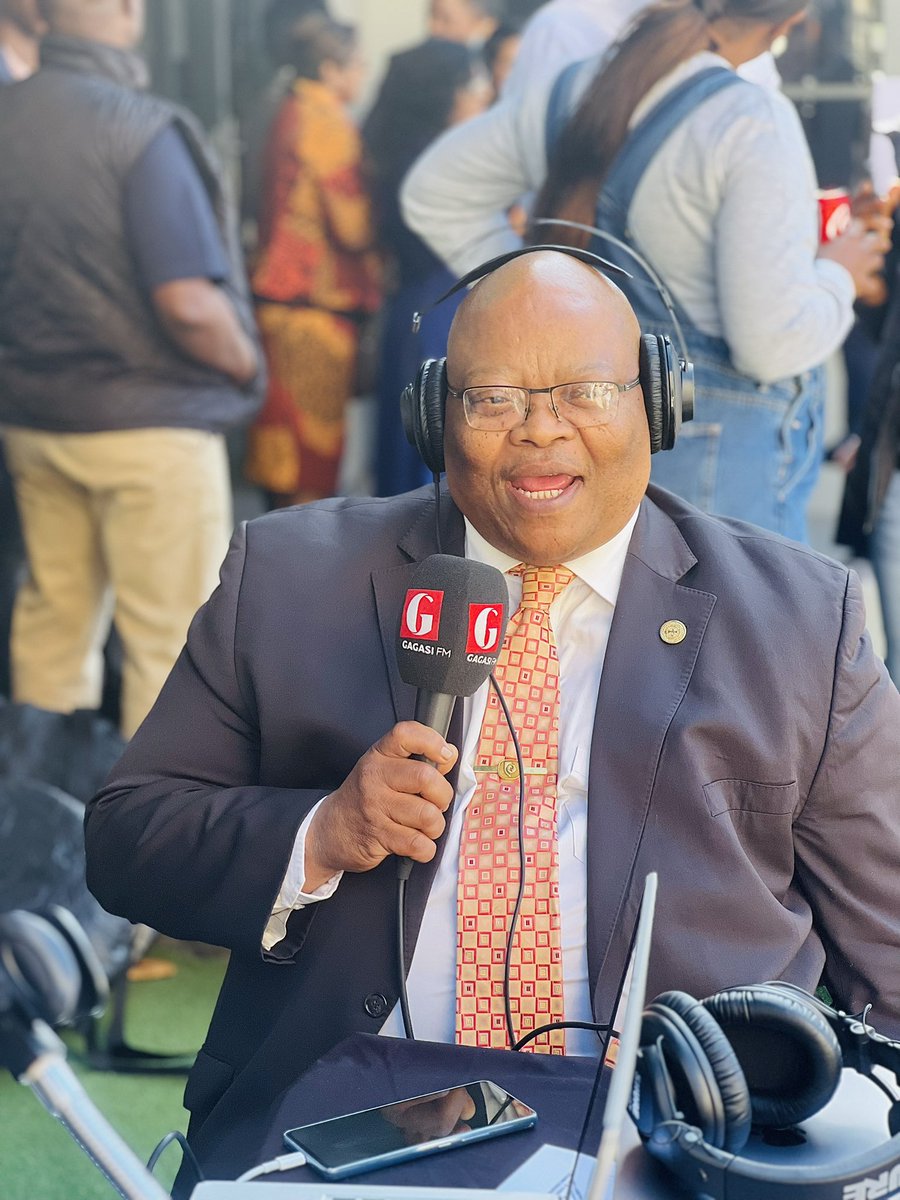 gagasifm's tweet photo. #ICYMI: DUT Registrar, Dr Maditsane Nkonoane. 

He briefly told the @middayconnexion about, DUT’s Autumn Graduation, and how many students graduated today. 👩🏾‍🎓

📍: Olive Convention Centre, Durban CBD 

#TheMiddayConnexion
#LunchTimeBoys
#GagasiFM
#OurPerfectGraduation https://t.co/oyaKpI4ERp
