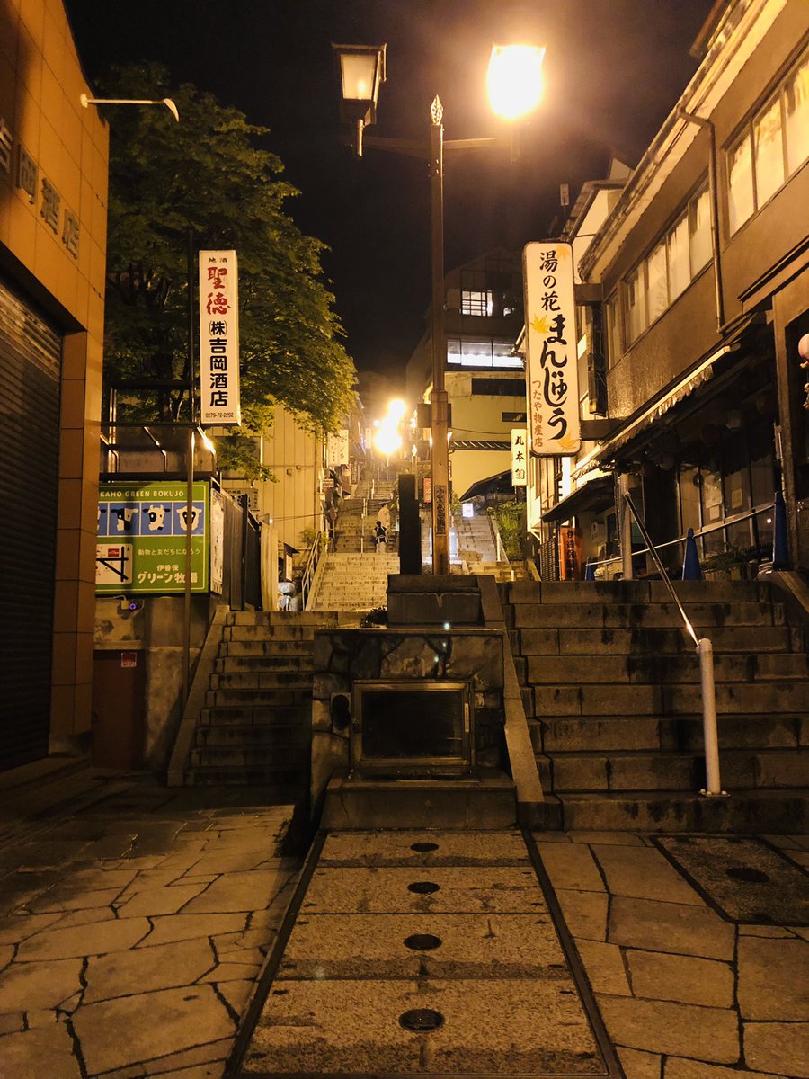 RX7thTrigger's tweet photo. 中学の頃にイニDが好きな友達に出会って、「自分のクルマ買ったら俺は絶対群馬に行く！」って宣言して15年近く経ったのかな。

18ですぐクルマ買える人生じゃなかったし、生活拠点はずっと西日本だった。

そんな自分が黄色のFDで、ようやくあの時の夢を叶えられたのが今回の聖地巡礼旅でした。 https://t.co/jc06l4yezW