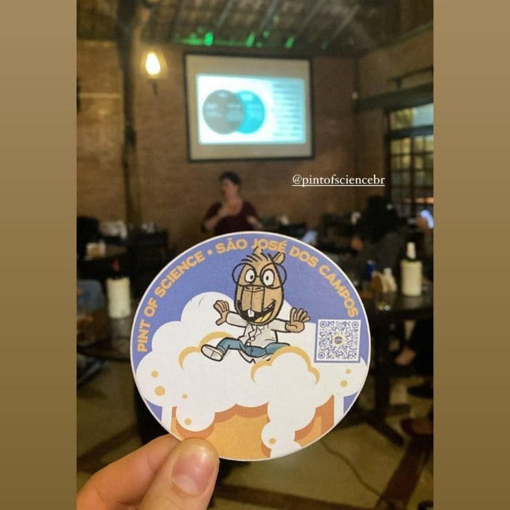 O Pint of Science iniciou ontem! #pint23br você foi para qual bar? como foi? conte pra gente!!
Na imagem: foto de um de nossos eventos, o de São José dos Campos, onde rolou até "bolachinha" personalizada com o Zé, nosso mascote do Pint Brasil!