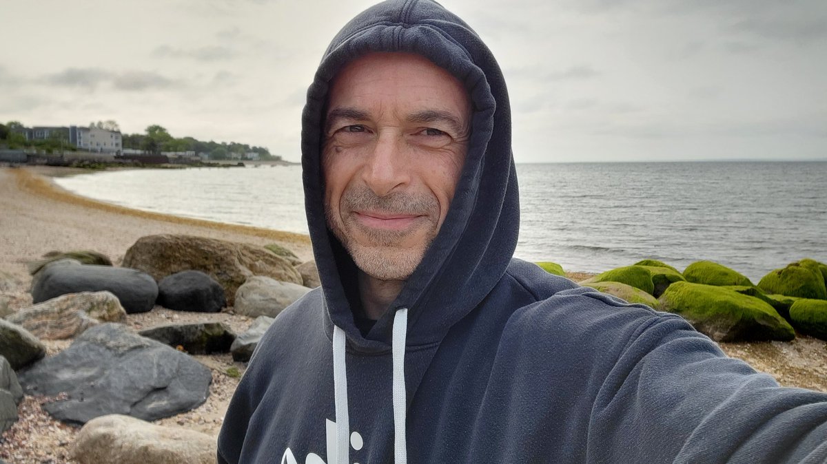 MannyMertis's tweet photo. The beach is my perfect place to get my creativity going #FilmMaker #actor https://t.co/G3fCi1TiO0