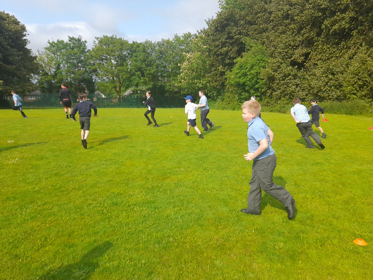 ALS_KS2's tweet photo. USA class had lots of fun today on the school field for our PE lesson with the LFC football coaches. We are all enjoying the sunny weather! @LFCFoundation ⚽️#PE #LFCSEN #INCLUSION @AbbotsLeaSchool https://t.co/5V1ijcH6YP