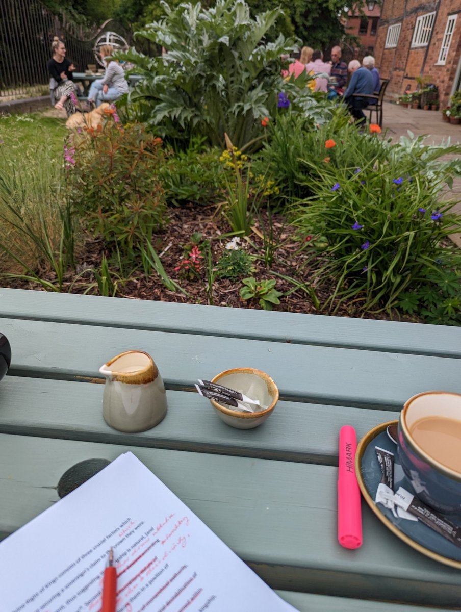 Ndfitzpatrick01's tweet photo. What better place to #edit ...

#commanderycoffee #workingoutside #canalside https://t.co/DbJSGuBMXi