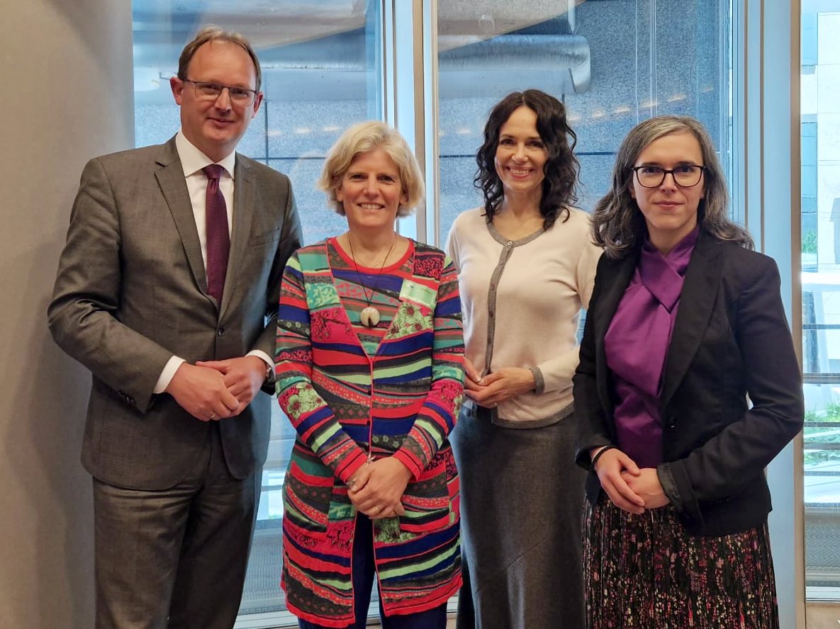 SGP Nieuws: RT <a href="/hjaruissen/">Bert-Jan Ruissen (SGP EP)</a>: Baby’s zijn geen handelswaar! We moeten commercieel draagmoederschap dus verbieden en niet uitbreiden.
Goede conferentie mogen leiden met @ECPM_official en <a href="/MiriamMLex/">Miriam M. Lexmann</a>. 
Relevant wegens het omstreden EU-voorstel over ouderscha…