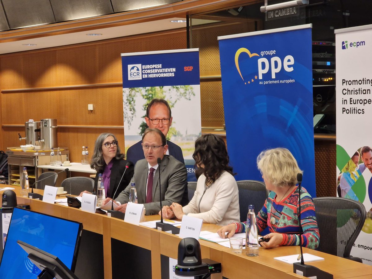 refnl's tweet photo. SGP Nieuws: RT @hjaruissen: Baby’s zijn geen handelswaar! We moeten commercieel draagmoederschap dus verbieden en niet uitbreiden.
Goede conferentie mogen leiden met @ECPM_official en @MiriamMLex. 
Relevant wegens het omstreden EU-voorstel over ouderscha… https://t.co/g3tNNyRAlE