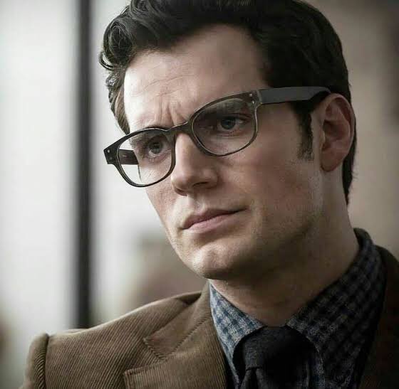 Baswa_'s tweet photo. THREAD: pourquoi je pense que Superman et Clark Kent sont une seule et même personne https://t.co/4TYc2lamzI