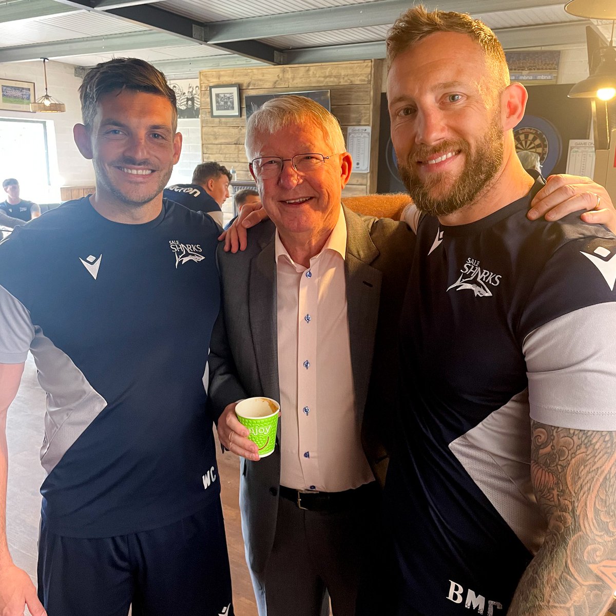 𝘼 𝙫𝙞𝙨𝙞𝙩 𝙛𝙧𝙤𝙢 𝙩𝙝𝙚 🐐...

Thank you Sir Alex 🤝. 

#SharksAreCircling | #MoreThanJustARugbyClub