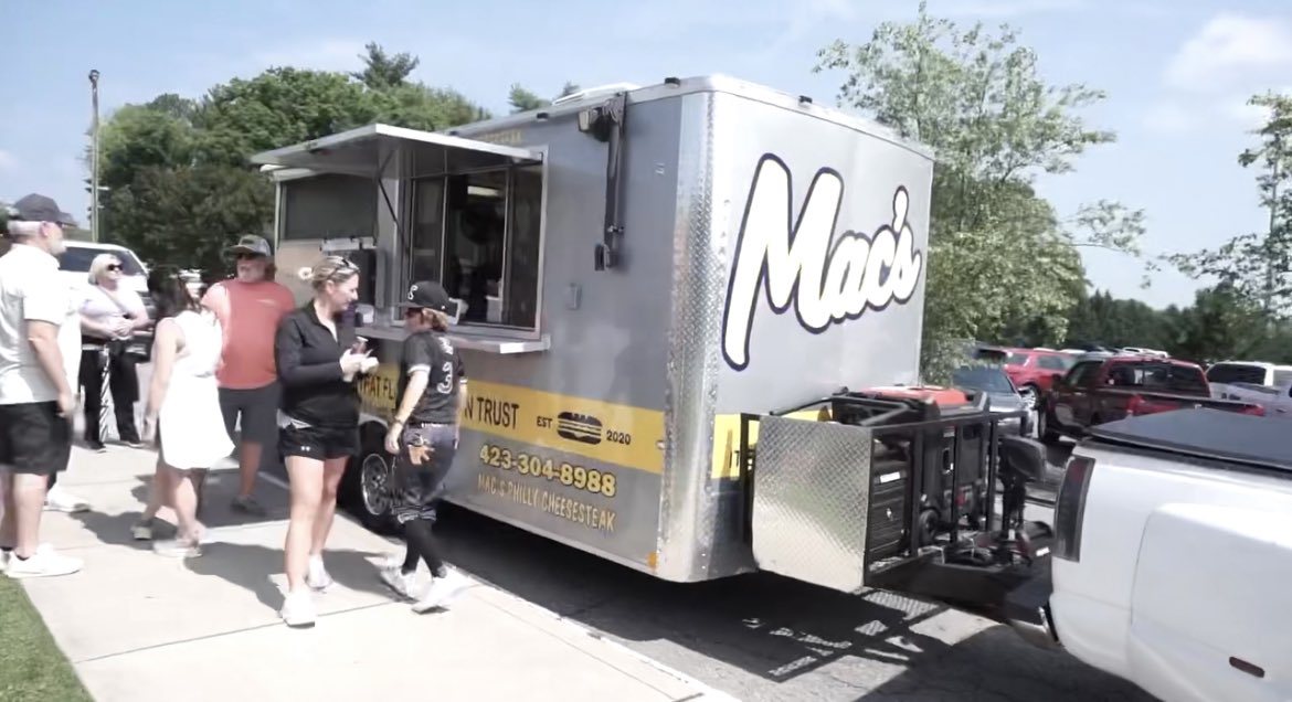 eXposureBB's tweet photo. Special thank you again to America Runs on Pizza and Macs Subs and Fries for being there this weekend and bringing great food to ✖️ National Weekend! Also, our desert representative, NoBake Cookie Dough!
Great food and awesome people to work with!
#ChattTown #✖️boys https://t.co/yn4XulygL0