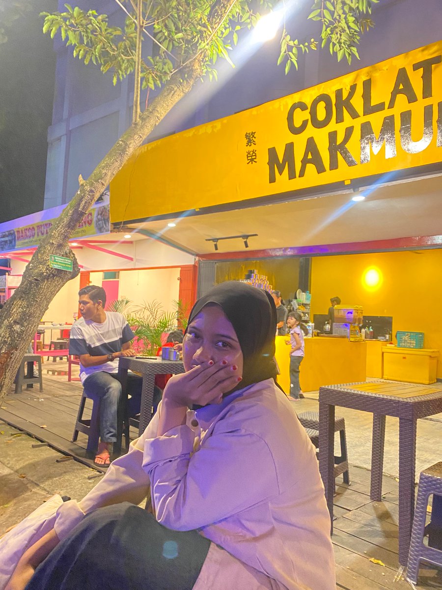 pegijaoh's tweet photo. Alasan lebih banyak foto kan orang, foto langit. 
🙂🙂 yayaya https://t.co/OzJkkuFbTW