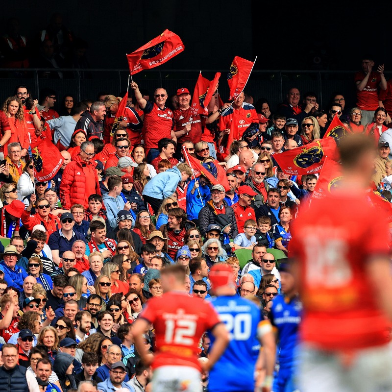 Munsterrugby's tweet photo. It's 13,965km from Munster to Cape Town &amp; we are hugely grateful to all of our supporters making their way to Saturday's #URC Grand Final!
 
If you like, send on pics &amp; details of your route/travelling party with the hashtag #RedArmyInSA 🚩

 #STOvMUN #MunsterInSA 🇿🇦 #SUAF 🔴 https://t.co/oqi6a6n963