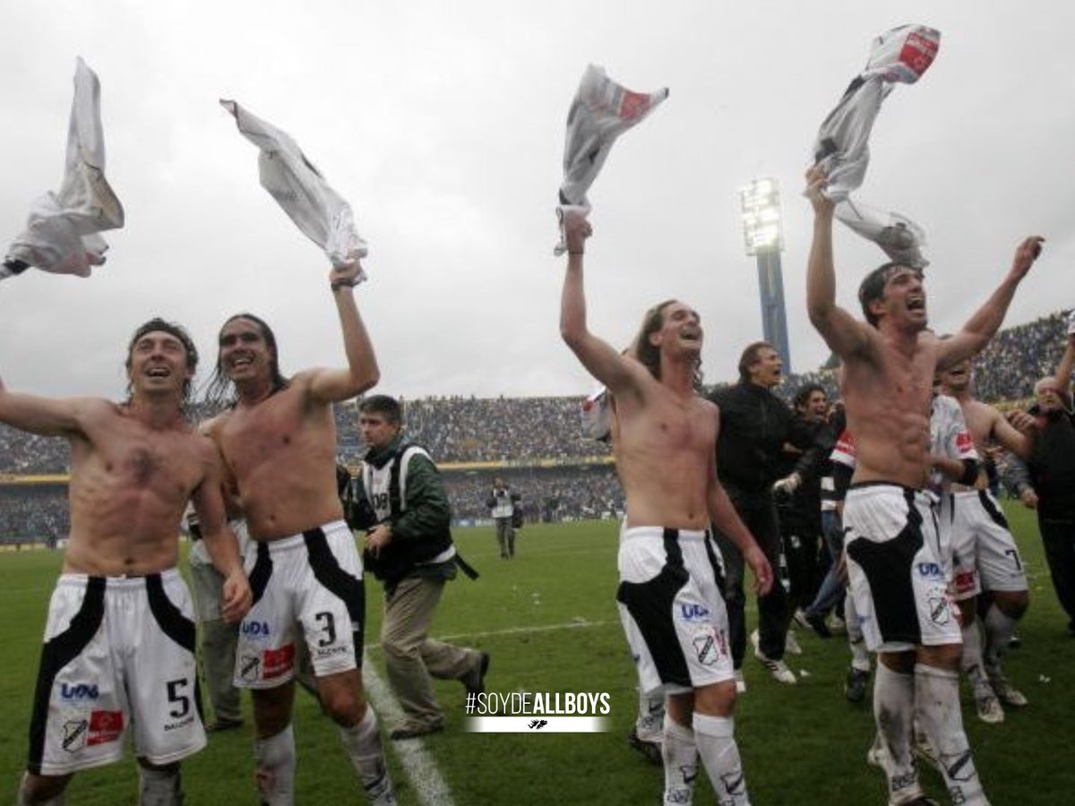 caallboys's tweet photo. 🔙 Un día como hoy, pero de 2010, #AllBoys marcaba su regreso a la máxima categoría de @afa, derrotando por 3 a 0 a #RosarioCentral en el Estadio Gigante de Arroyito🏅

¿Qué recordás de ese día? 🤔

🌟 #A13AñosDelRosariazo 🌟

🤍🖤 #SoyDeAllBoys 🖤🤍 https://t.co/3qjSY2VJ3i