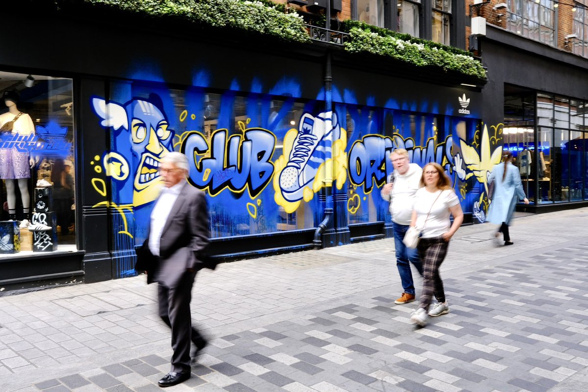 Great work in Carnaby St Adidas store
#adidas #adidasshoes #streetphotography #photography #graffiti #skills #StreetArt #sportswear #youthculture #trainers