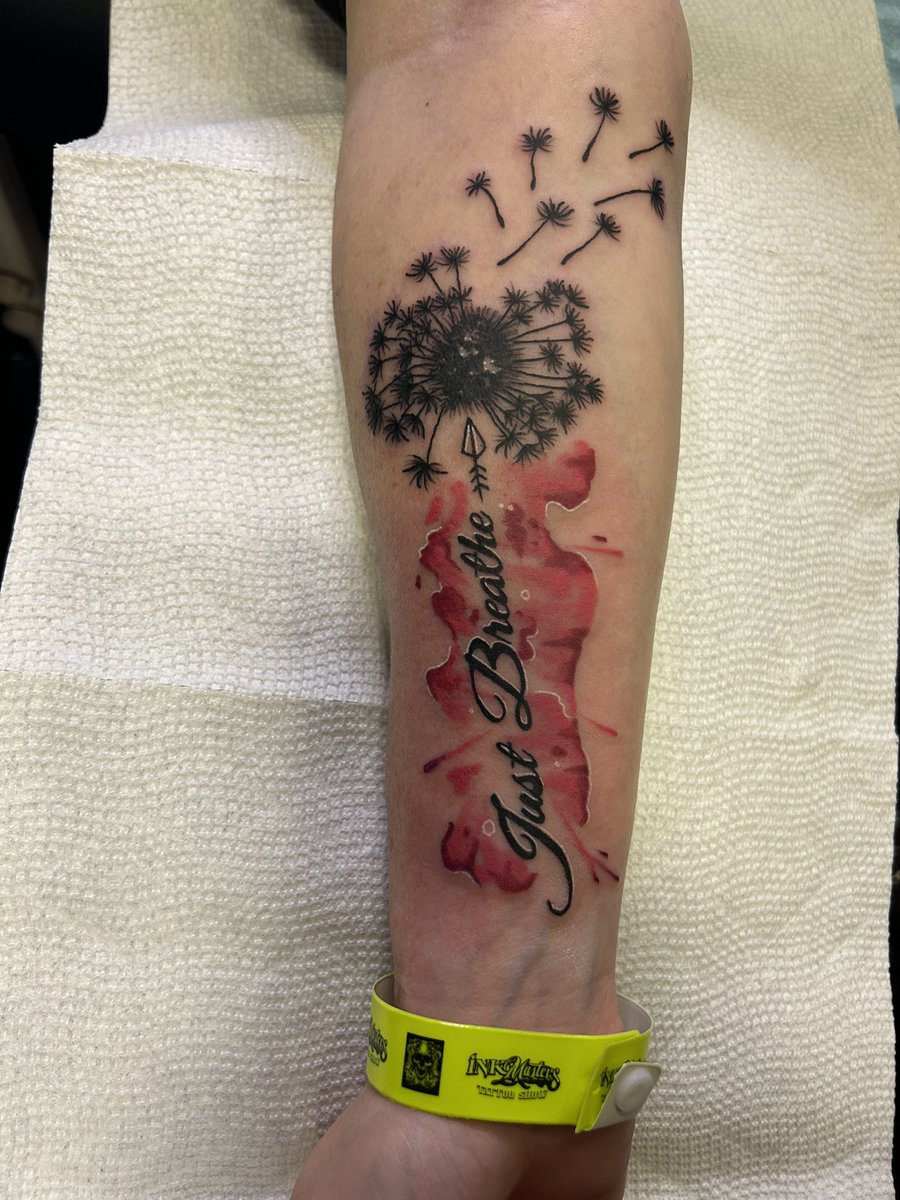 SassySweet_27's tweet photo. This was my weekend. How was yours? #inktherapy #flowertattoos #yesigotanothertattoo https://t.co/QN02d4u15M