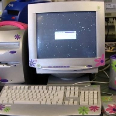 marcosvelasco's tweet image. Por favor, ajude-nos a encontrar esses dois computadores pro nosso acervo.  Lançados em 1999.

- Computador Hot Wheels
- Computador Barbie 

#MARCOSVELASCO #MUSEU #OLDCOMPUTERS @roxmo @lobaoeletrico @DaniloGentili @MarcosKleine